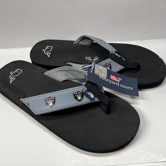 NEW Vineyard Vines Las Vegas Raiders Mens Flip Flops Sandals Size 10 - Picture 1 of 8